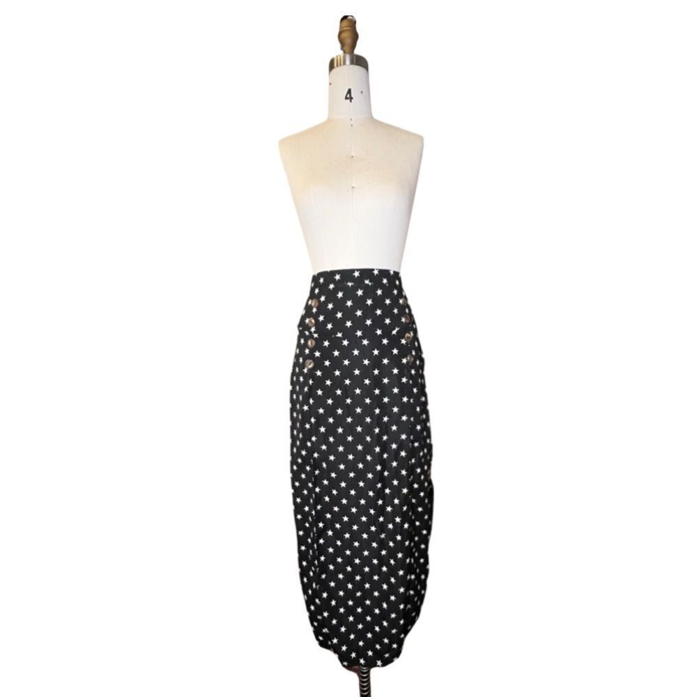 B2 Nasty Gal black and white star skirt in size 8